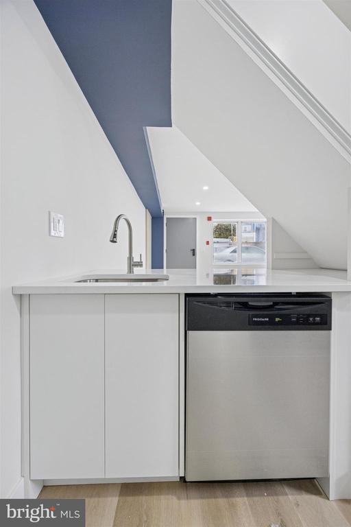 4522 BAKER STREET Unit: 17