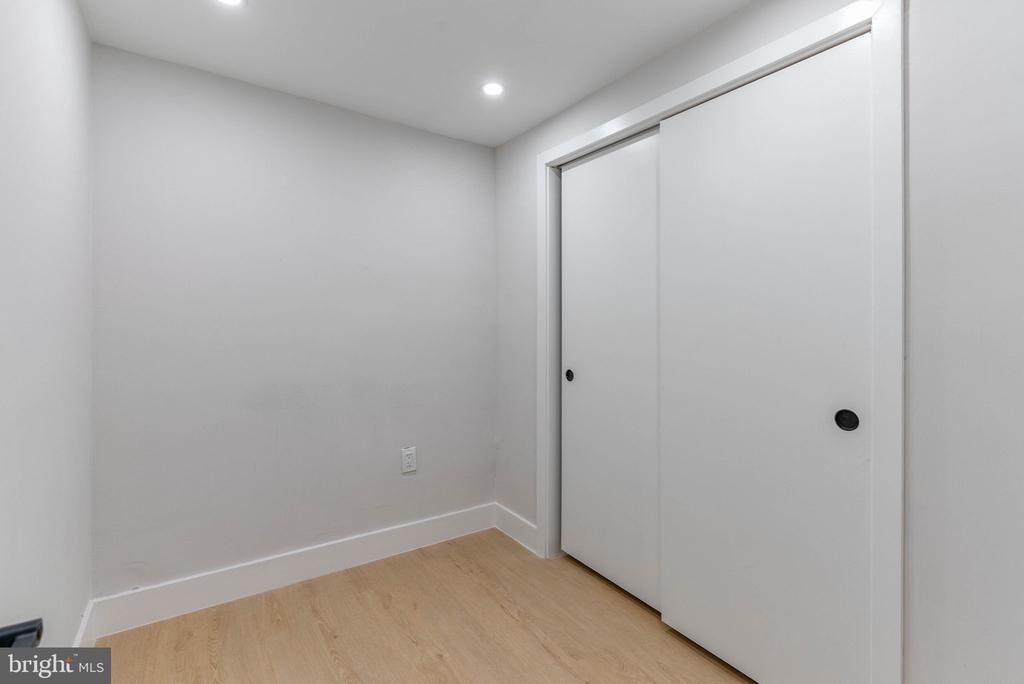 4522 BAKER STREET Unit: 17