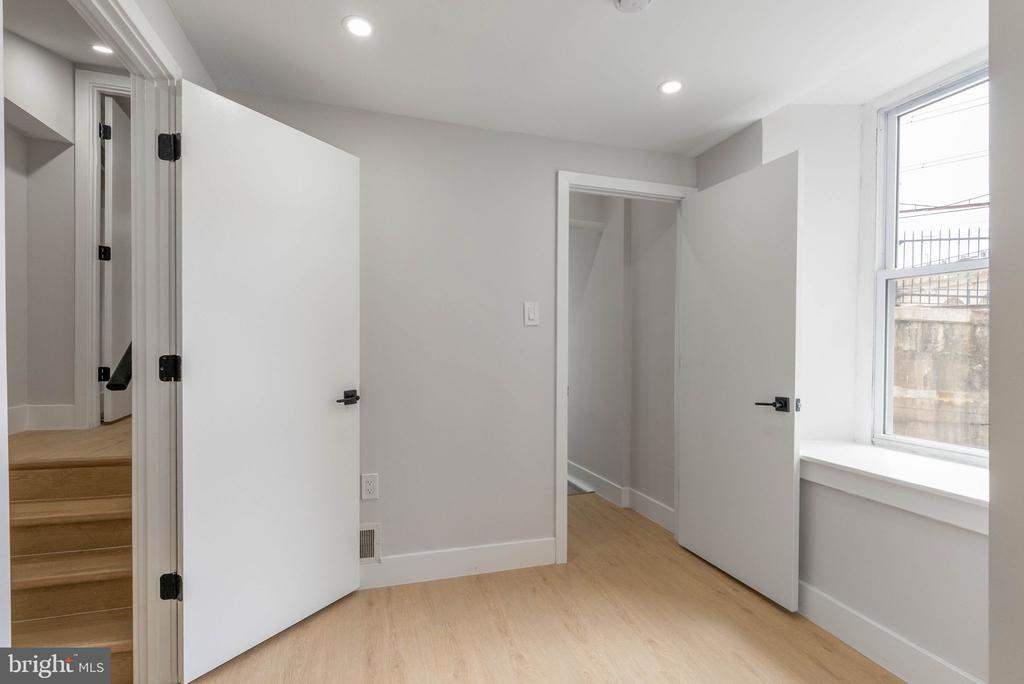4522 BAKER STREET Unit: 17