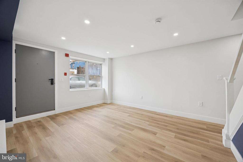4522 BAKER STREET Unit: 17