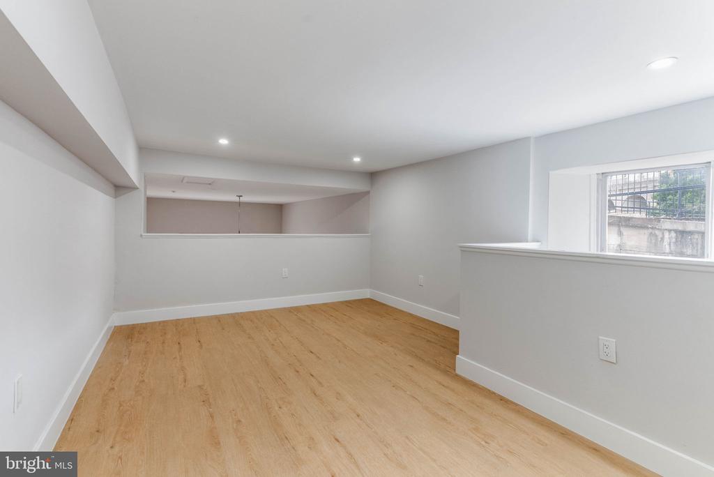4522 BAKER STREET Unit: 17