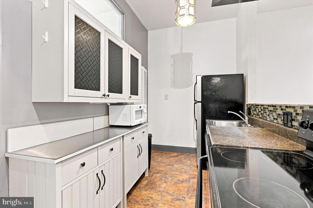1914 FAIRMOUNT AVENUE Unit: 2