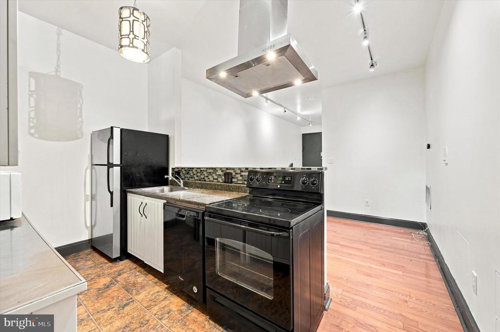 1914 FAIRMOUNT AVENUE Unit: 2
