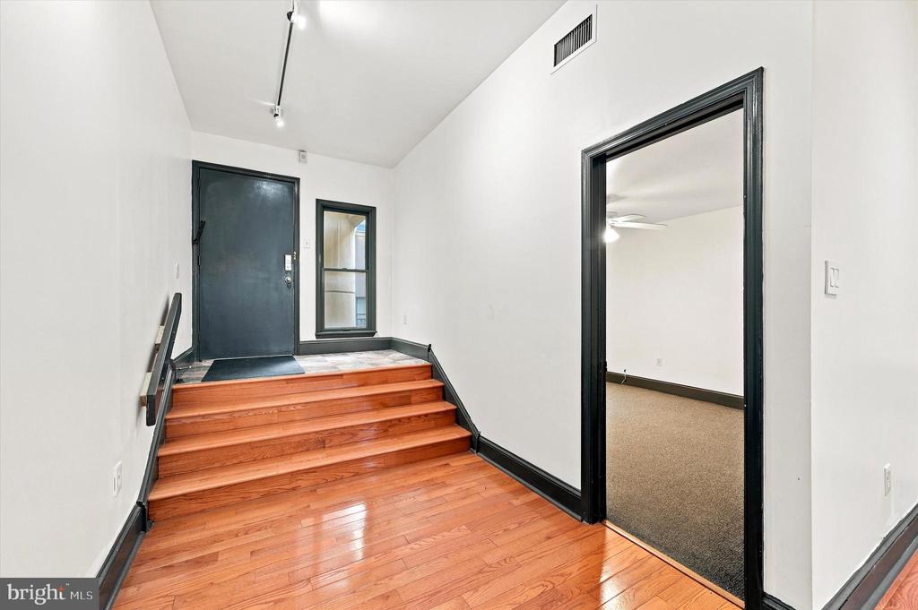 1914 FAIRMOUNT AVENUE Unit: 2