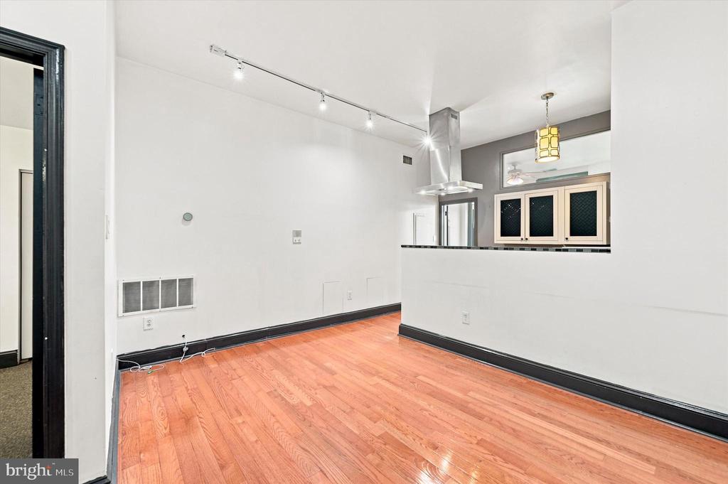 1914 FAIRMOUNT AVENUE Unit: 2