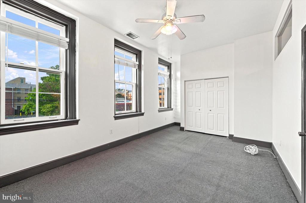 1914 FAIRMOUNT AVENUE Unit: 2