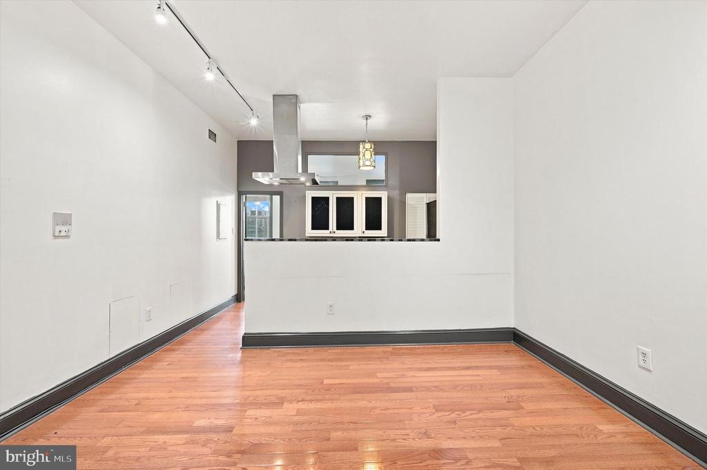 1914 FAIRMOUNT AVENUE Unit: 2