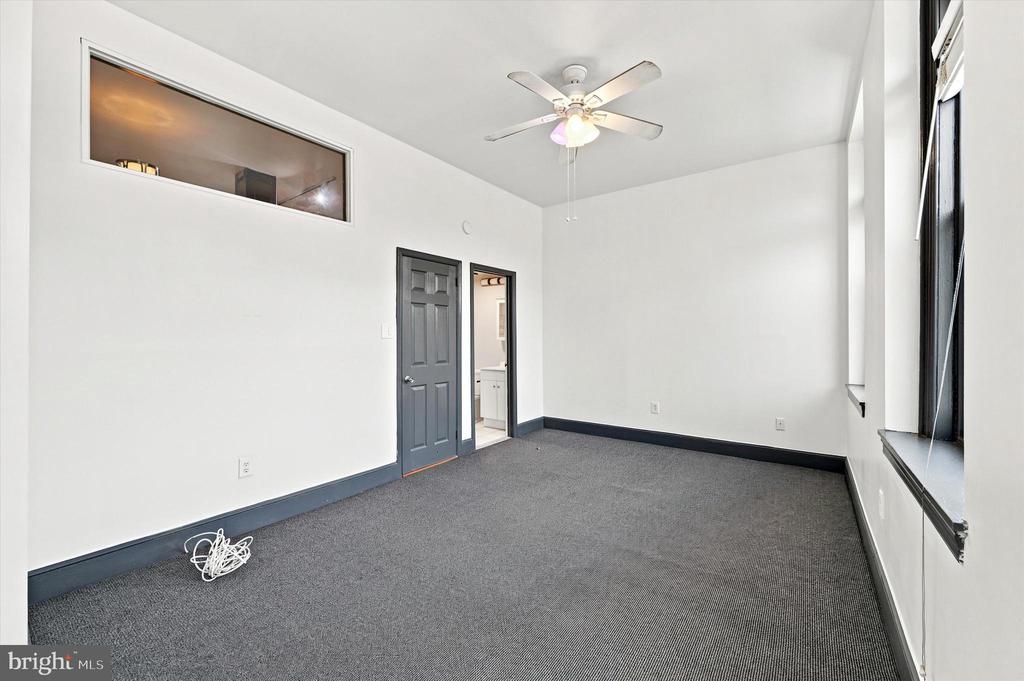 1914 FAIRMOUNT AVENUE Unit: 2