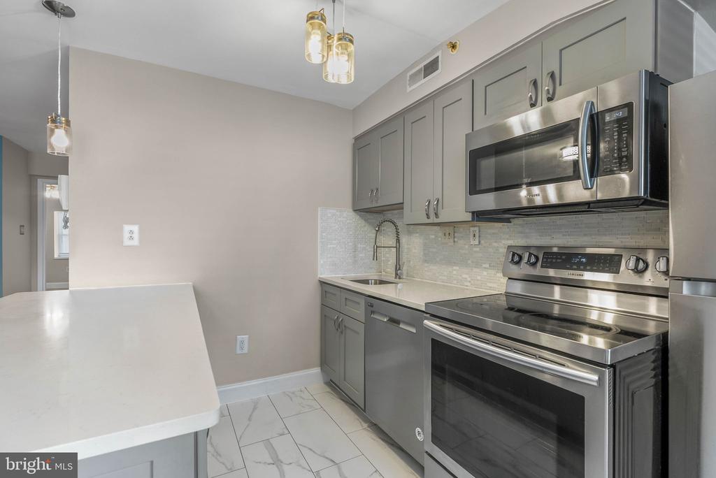 303 S 11TH STREET Unit: 15