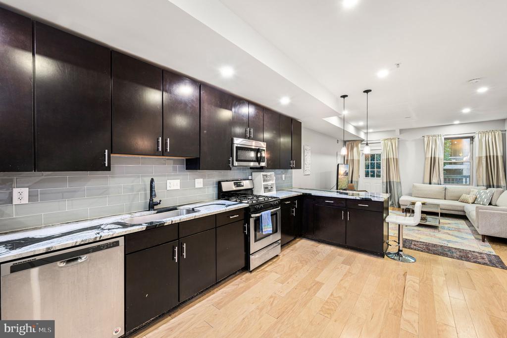 1931 POPLAR STREET Unit: B