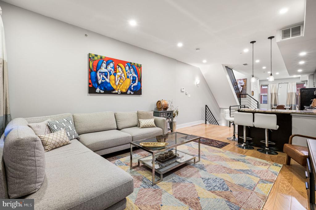 1931 POPLAR STREET Unit: B