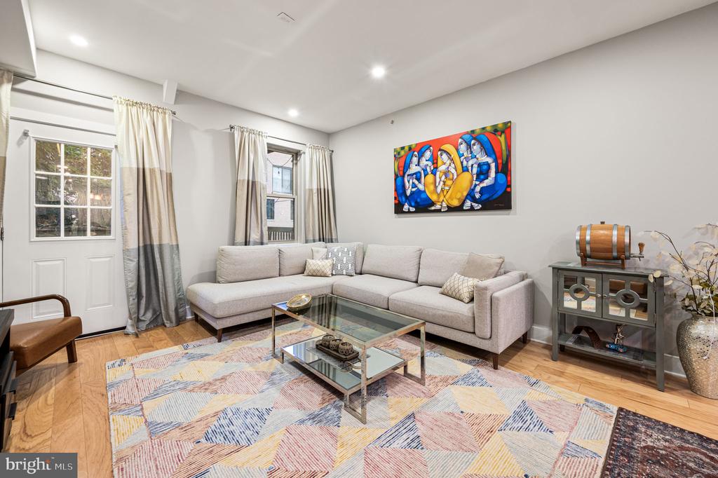 1931 POPLAR STREET Unit: B