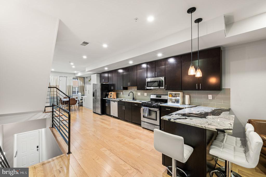 1931 POPLAR STREET Unit: B