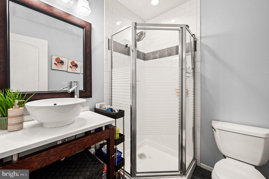 1931 POPLAR STREET Unit: B