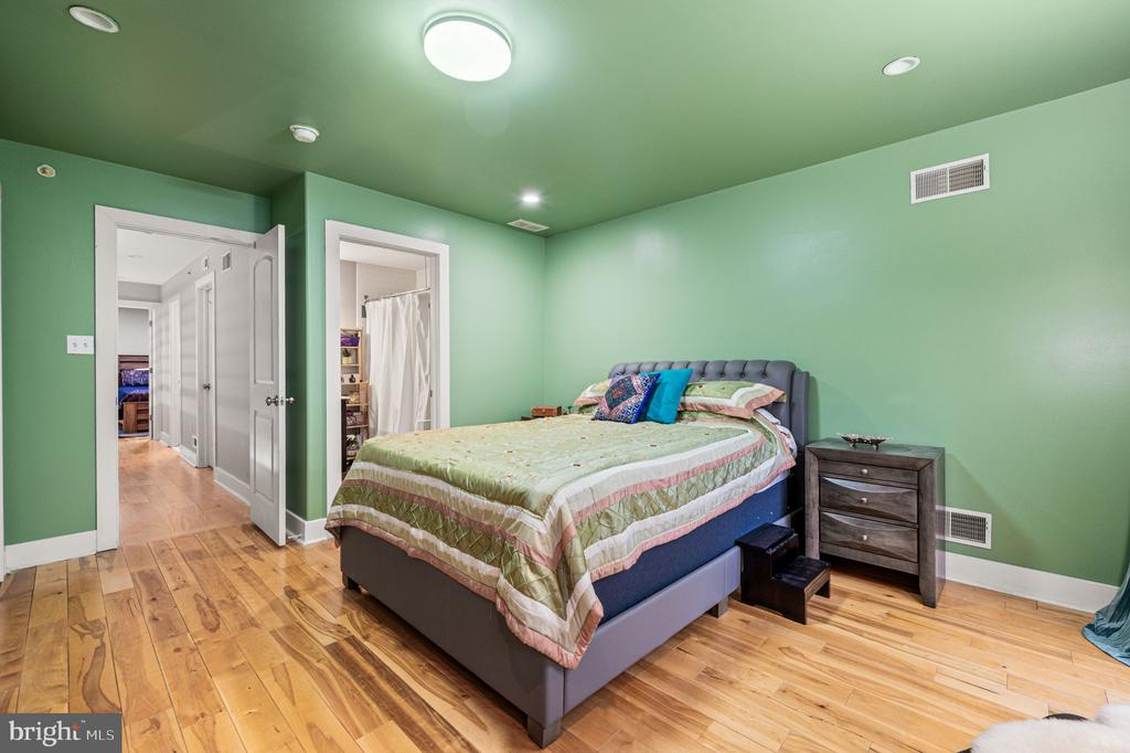 1931 POPLAR STREET Unit: B