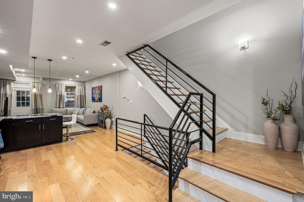 1931 POPLAR STREET Unit: B