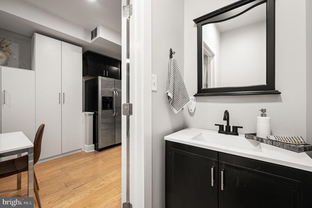 1931 POPLAR STREET Unit: B