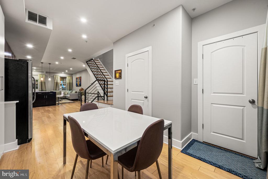1931 POPLAR STREET Unit: B
