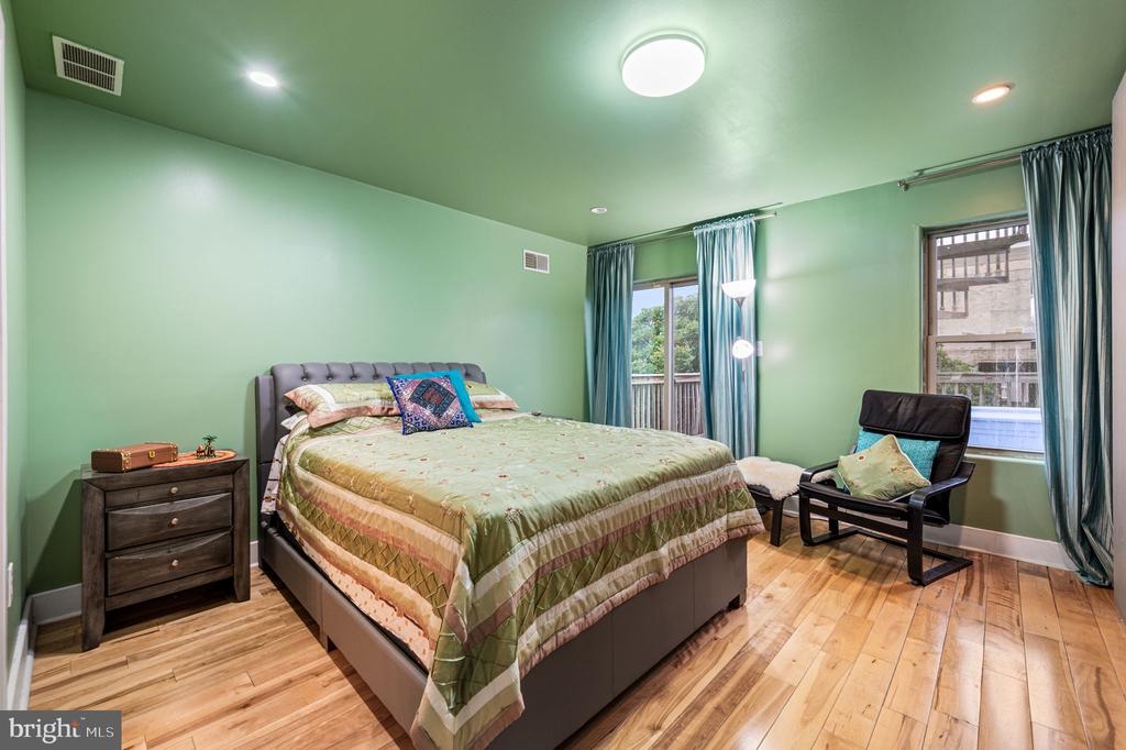 1931 POPLAR STREET Unit: B