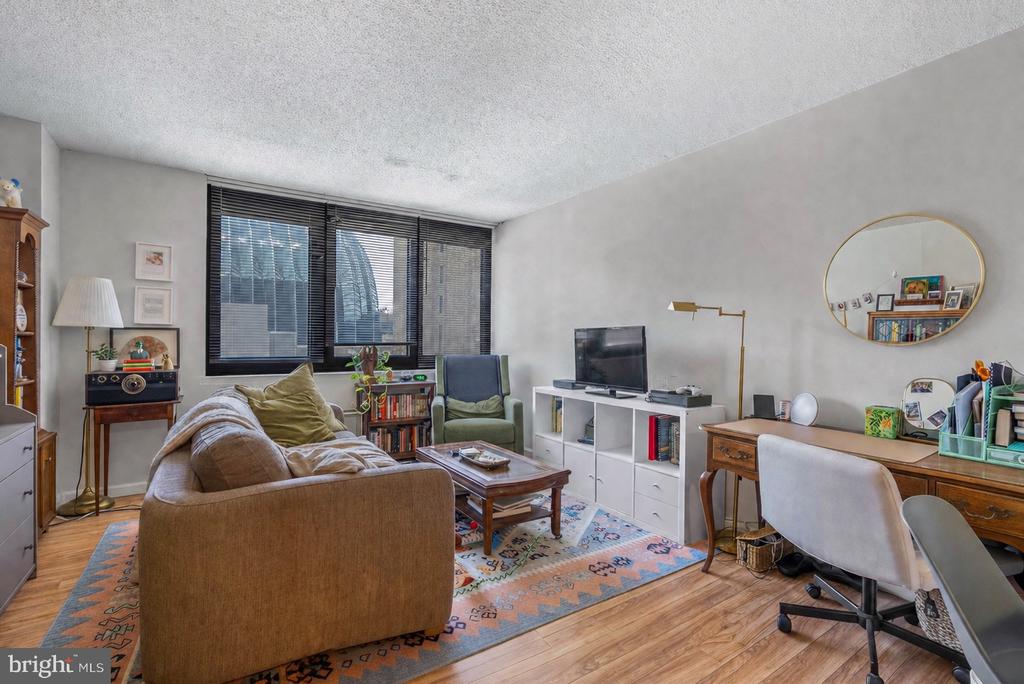 1420 LOCUST STREET Unit: 6M