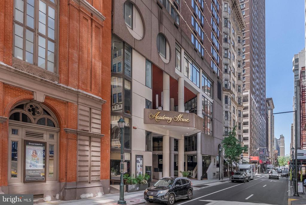 1420 LOCUST STREET Unit: 6M