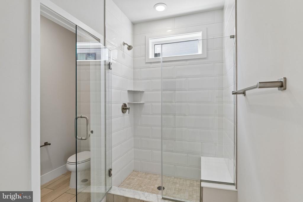 2160 NORTHBANK PLACE Unit: 166