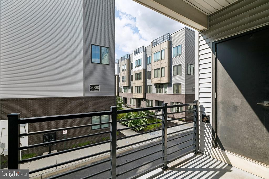 2160 NORTHBANK PLACE Unit: 166