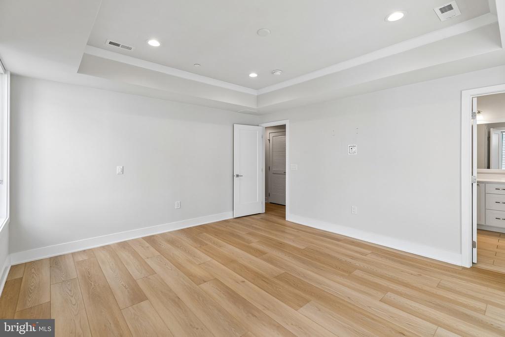 2160 NORTHBANK PLACE Unit: 166