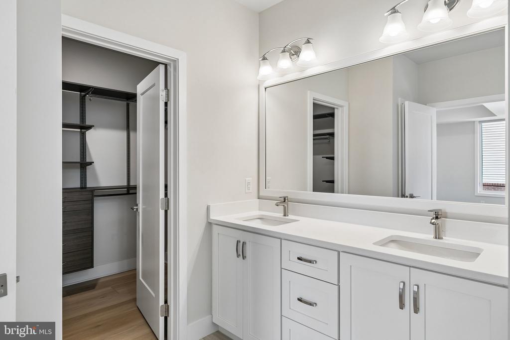 2160 NORTHBANK PLACE Unit: 166