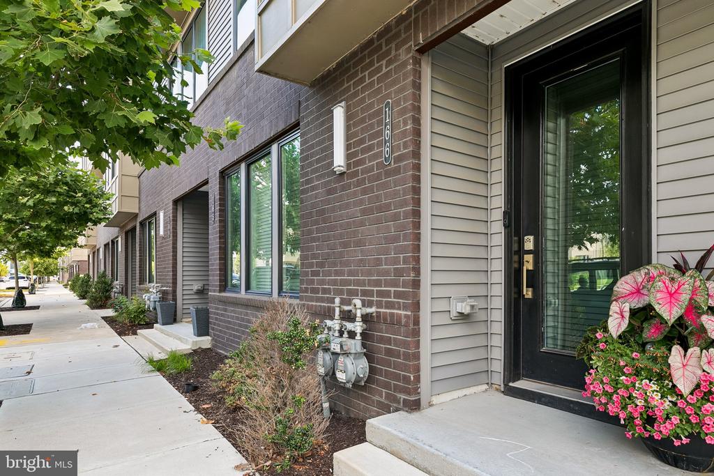 2160 NORTHBANK PLACE Unit: 166
