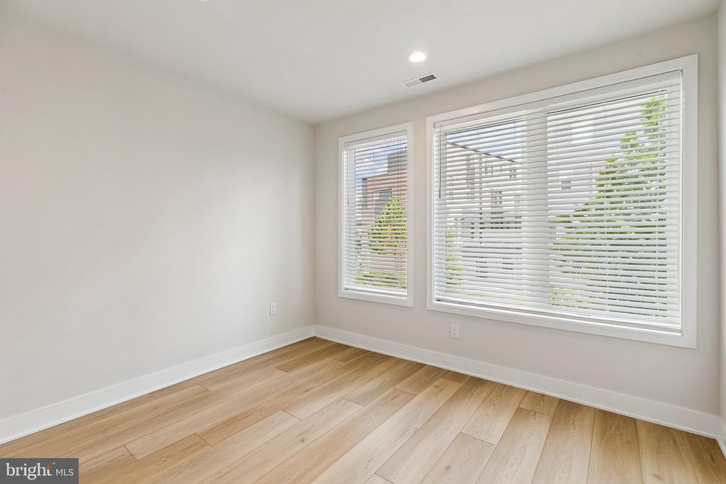 2160 NORTHBANK PLACE Unit: 166