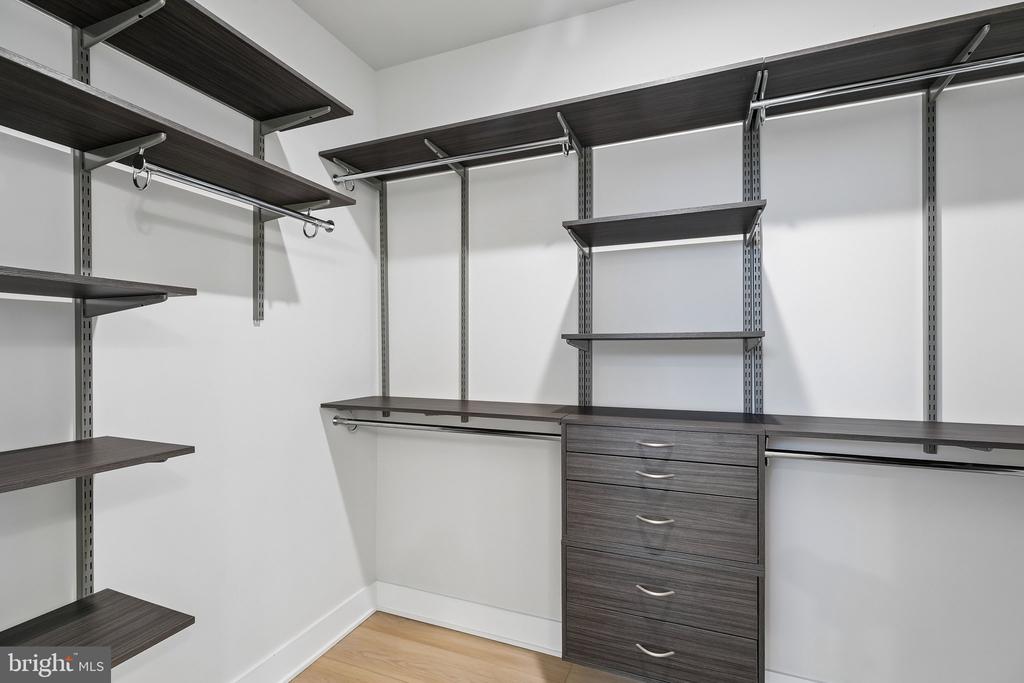 2160 NORTHBANK PLACE Unit: 166