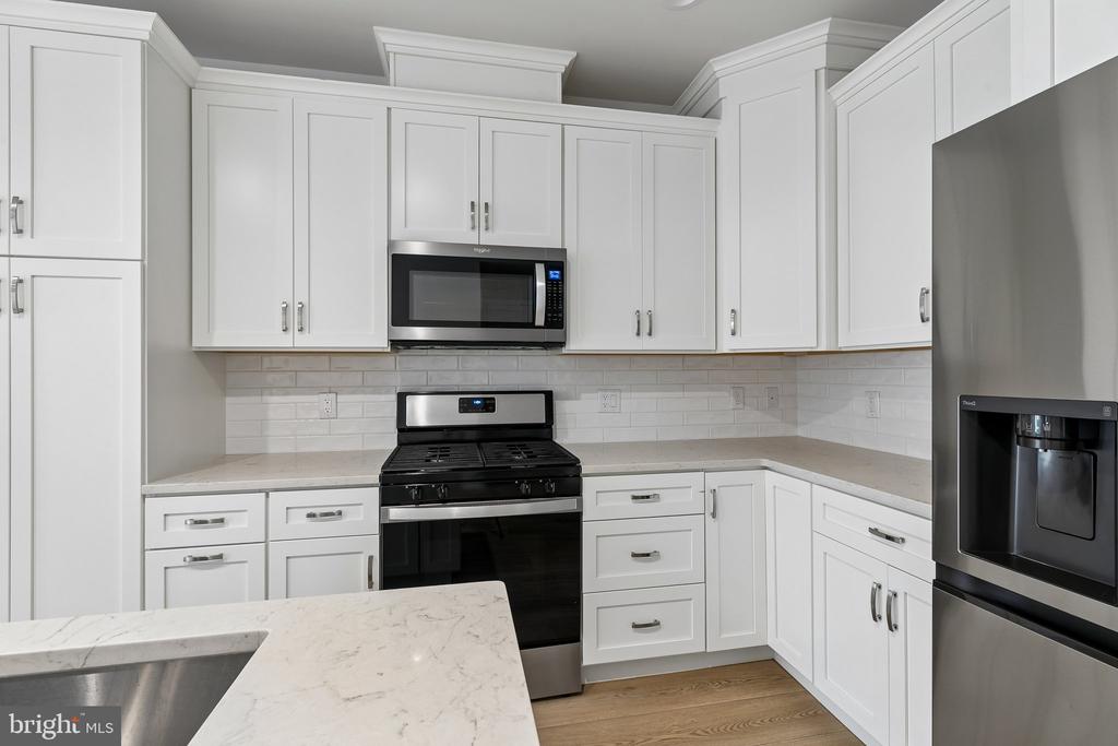 2160 NORTHBANK PLACE Unit: 166