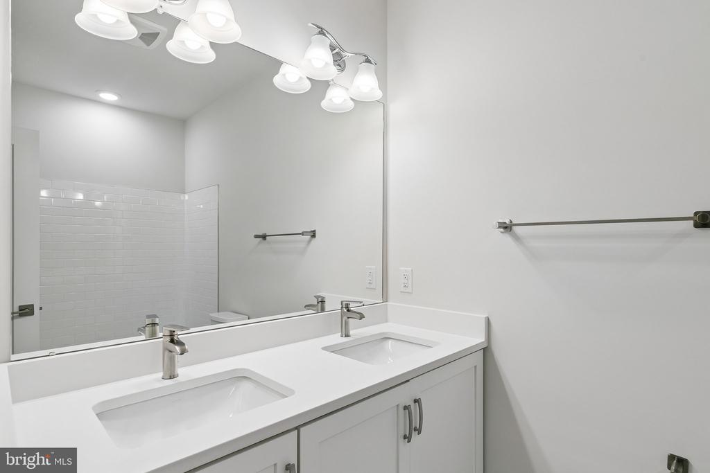 2160 NORTHBANK PLACE Unit: 166