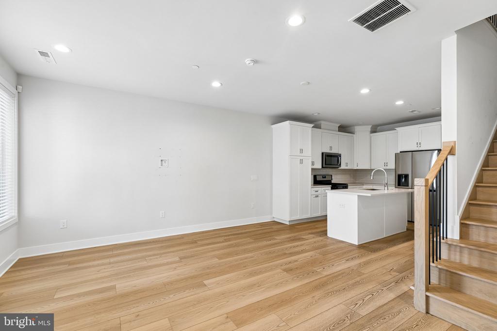 2160 NORTHBANK PLACE Unit: 166