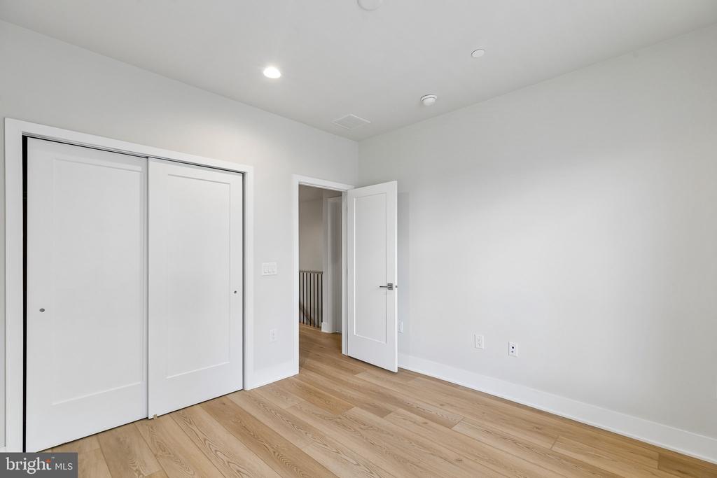 2160 NORTHBANK PLACE Unit: 166