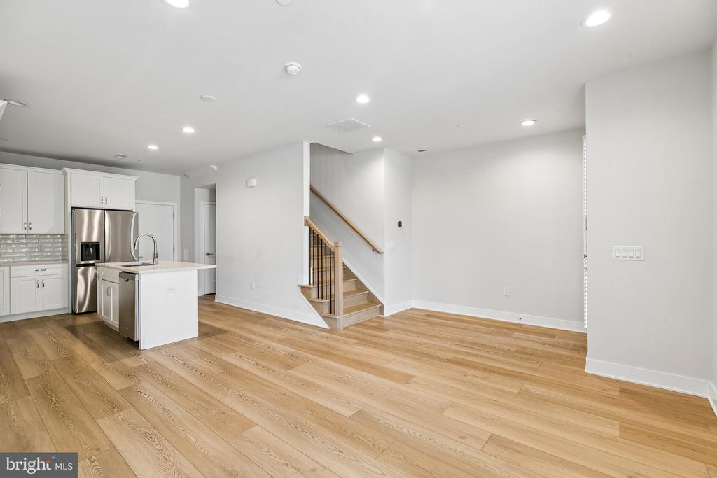 2160 NORTHBANK PLACE Unit: 166