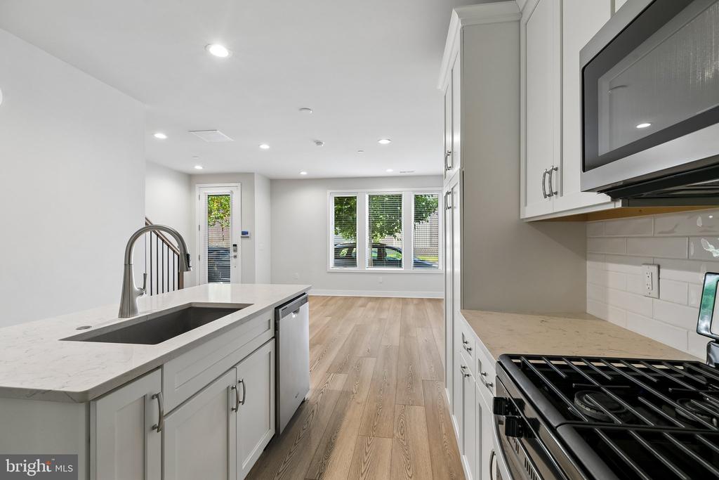 2160 NORTHBANK PLACE Unit: 166