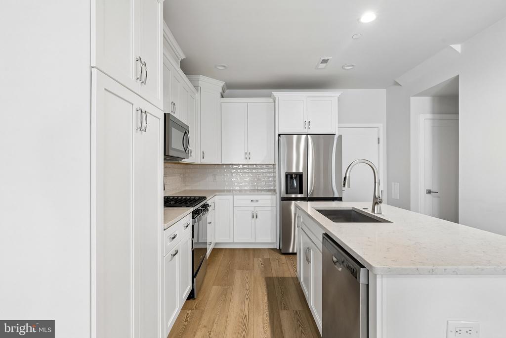 2160 NORTHBANK PLACE Unit: 166