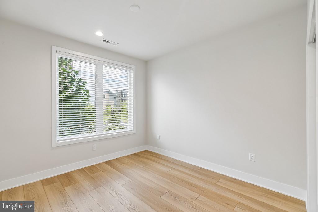 2160 NORTHBANK PLACE Unit: 166