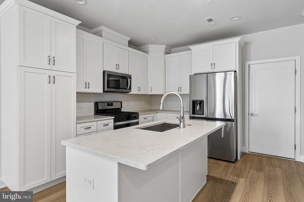 2160 NORTHBANK PLACE Unit: 166