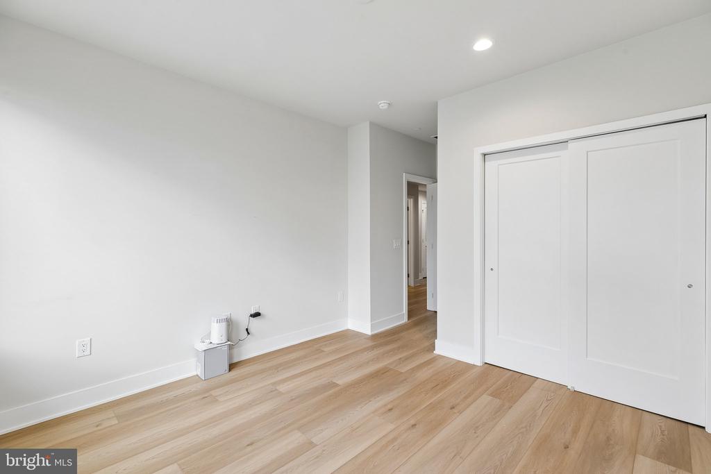 2160 NORTHBANK PLACE Unit: 166