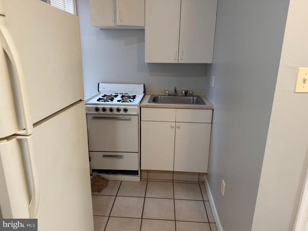 2516 S BROAD STREET Unit: 2F