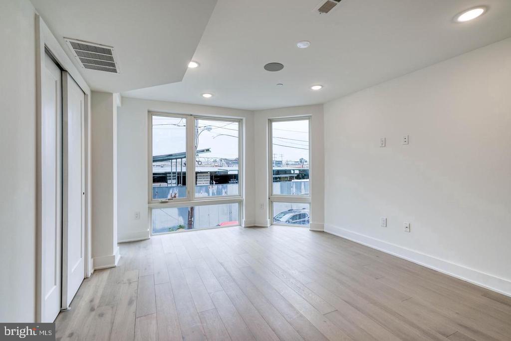1519 CARPENTER STREET Unit: 2