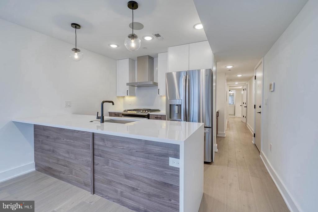 1519 CARPENTER STREET Unit: 2
