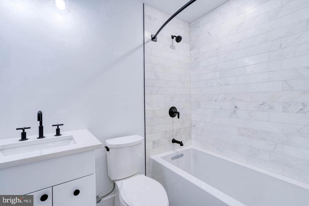 1519 CARPENTER STREET Unit: 2