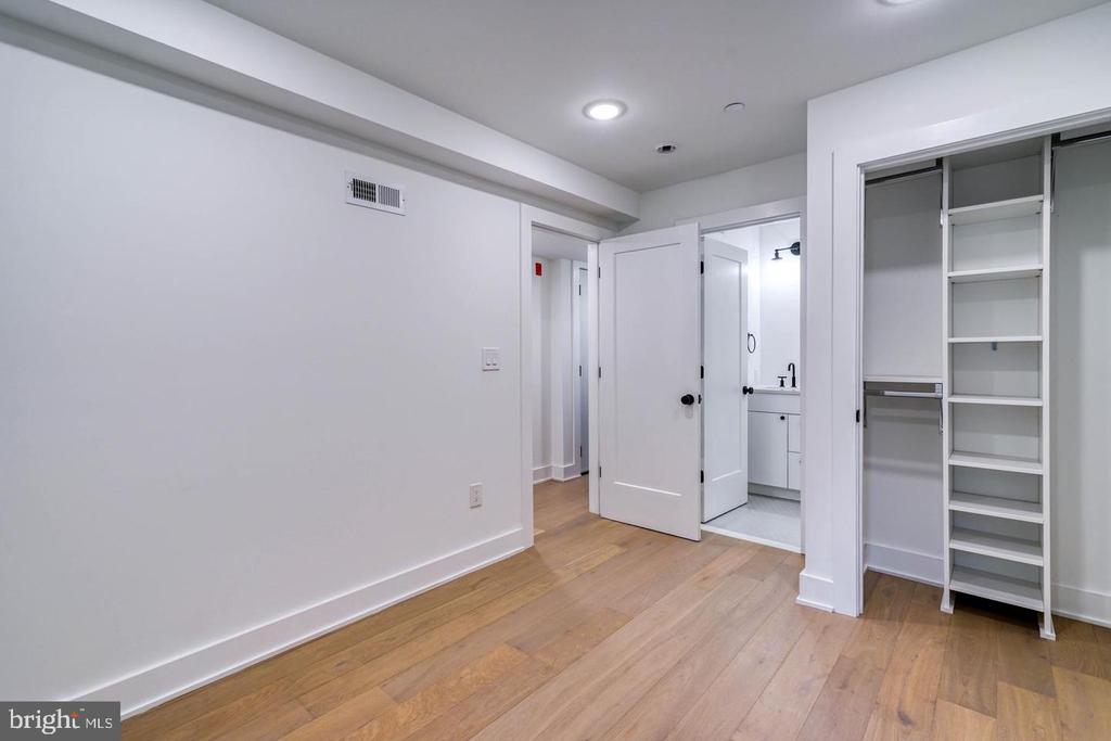 1519 CARPENTER STREET Unit: 2