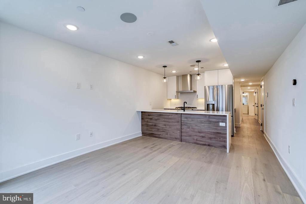 1519 CARPENTER STREET Unit: 2