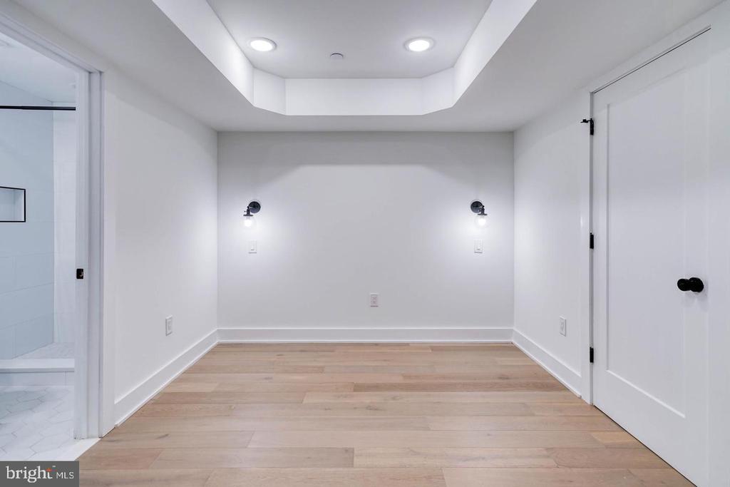 1519 CARPENTER STREET Unit: 2