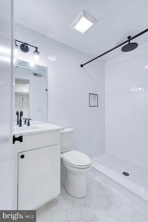 1519 CARPENTER STREET Unit: 2